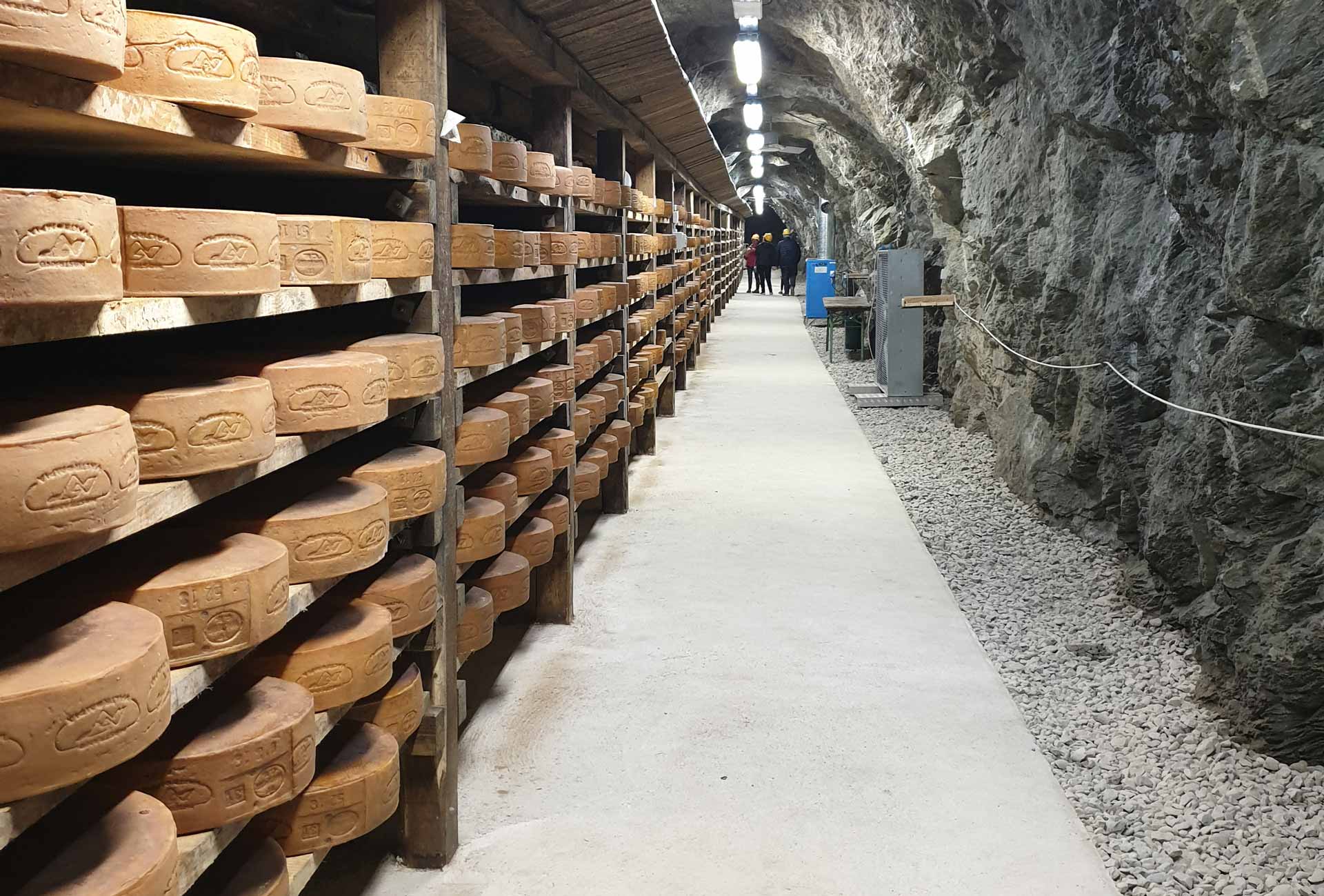 Fromage Nostrano Valtrompia AOP affiné dans une mine